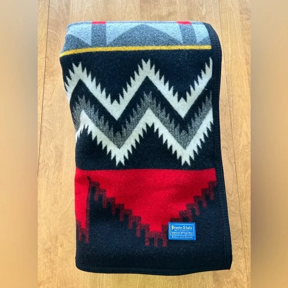 Pendleton Beaver State Caliente Wool Robe/Blanket. Black, Red & White - Picture 8 of 11